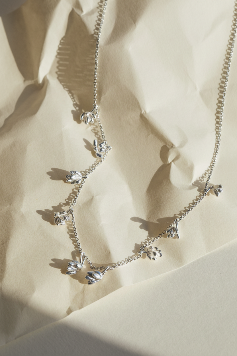 Collar flat lay plata brillante